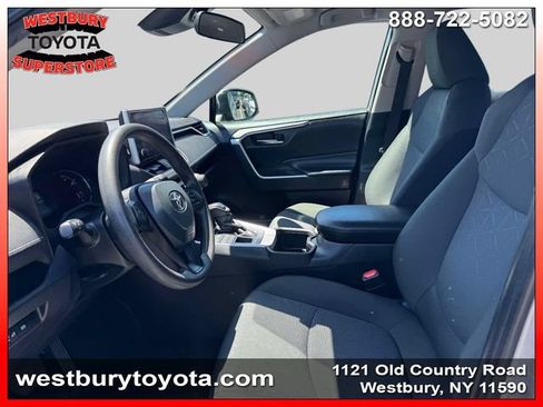 Used 2024 Toyota RAV4 XLE AWD/4WD image 18
