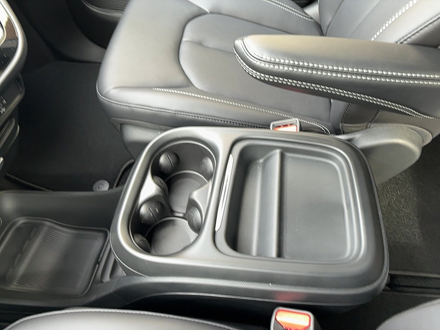 New 2027 Chrysler Pacifica Select AWD/4WD image 28