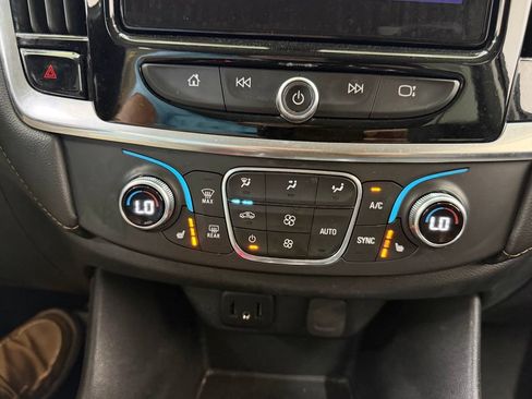 Used 2020 Chevrolet Traverse LT AWD/4WD image 26