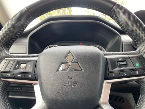 Used 2024 Mitsubishi Outlander SE AWD/4WD image 16
