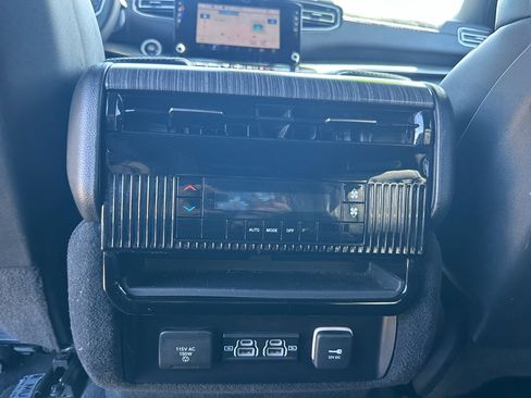 Used 2023 Jeep Wagoneer L Series II image 10