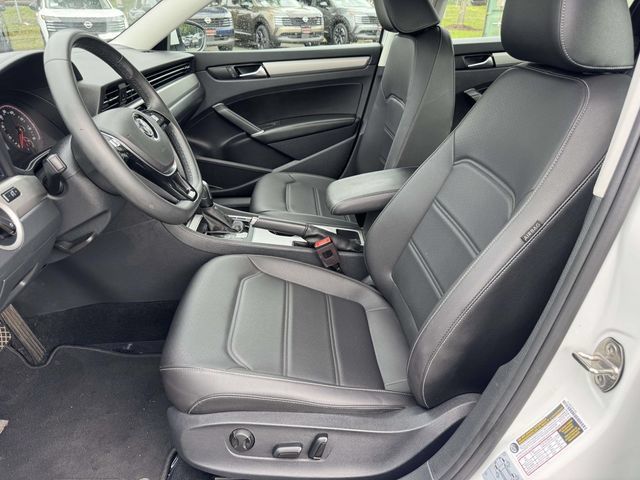 Used 2022 Volkswagen Passat 2.0T SE FWD image 14