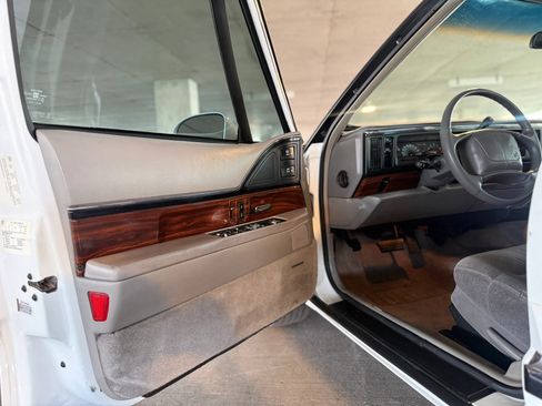 Used 1999 Buick Le Sabre Custom w/ Headliner Lighting Pkg FWD image 29