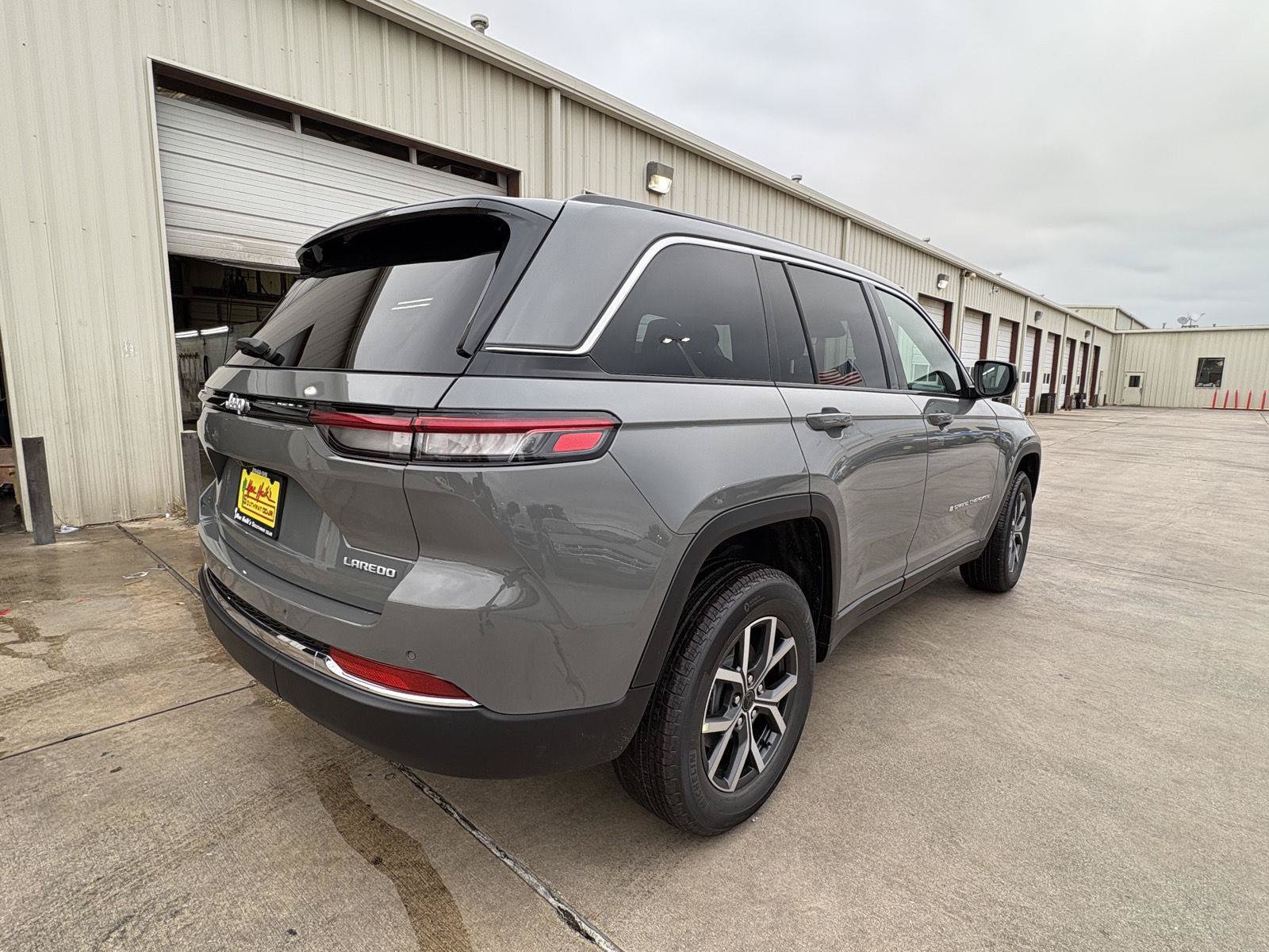 New 2027 Jeep Grand Cherokee Laredo X RWD image 5