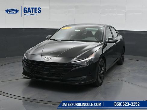 Used 2022 Hyundai Elantra SEL w/ Convenience Package FWD image 5