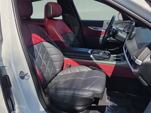 Certified 2023 BMW 740i RWD image 16
