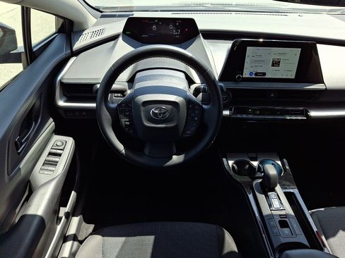 Used 2025 Toyota Prius LE FWD image 13