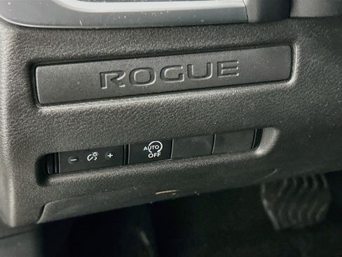 Used 2023 Nissan Rogue S AWD/4WD image 17