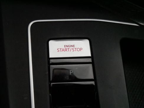 Certified 2022 Volkswagen GTI SE FWD image 27