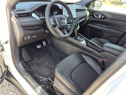 New 2026 Jeep Compass Latitude image 14