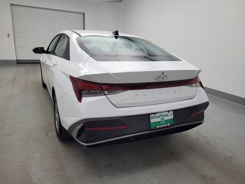 Used 2024 Hyundai Elantra SE FWD image 6