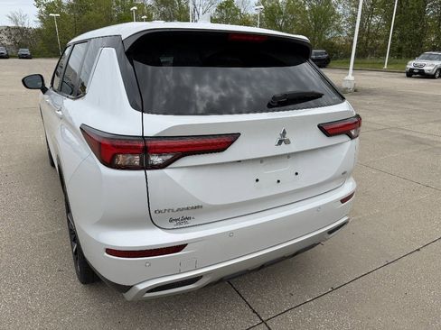 Used 2024 Mitsubishi Outlander SE AWD/4WD image 4