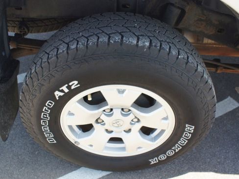 Used 2012 Toyota Tacoma 4x4 Access Cab w/ SR5 Pkg image 18