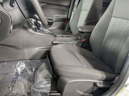 Used 2017 Ford Focus SE image 12