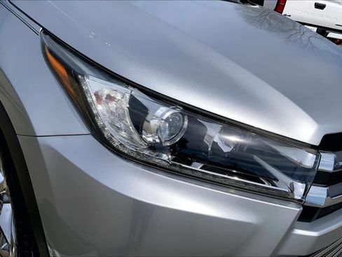 Used 2019 Toyota Highlander Limited Platinum image 26