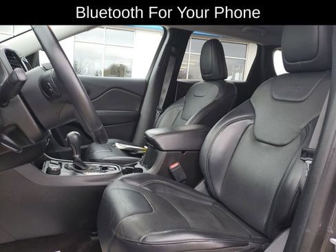 Used 2019 Jeep Cherokee Limited image 5