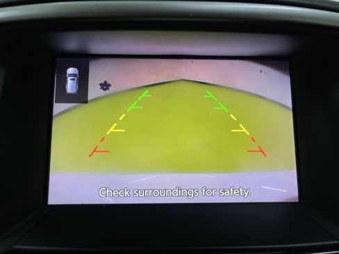 Used 2018 Nissan Pathfinder SV image 21