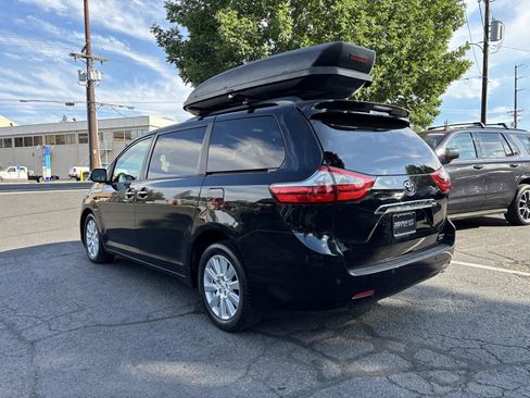 Used 2017 Toyota Sienna Limited Premium AWD/4WD image 3