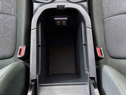 Certified 2025 Toyota RAV4 XLE FWD image 33