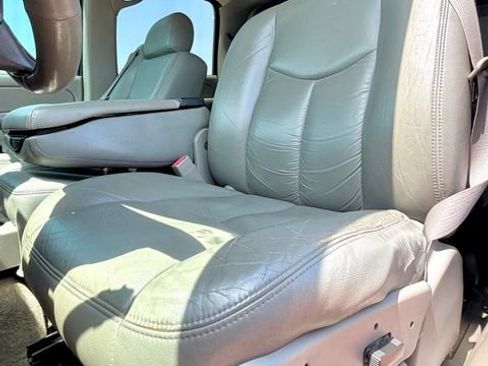 Used 2005 Chevrolet Avalanche Z71 w/ Preferred Equipment Group AWD/4WD image 8