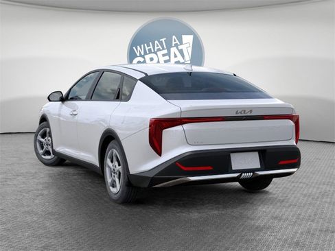 New 2025 Kia K4 LXS image 4