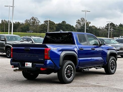 Certified 2025 Toyota Tacoma TRD Off-Road image 8