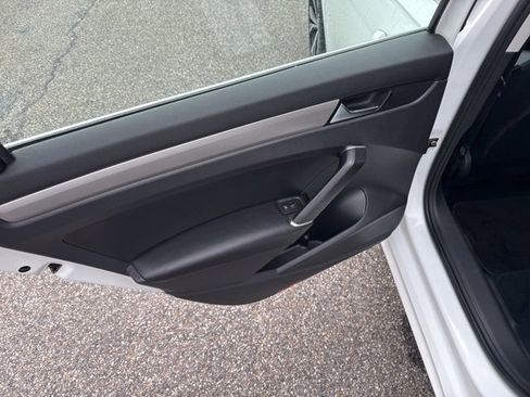 Used 2021 Volkswagen Passat 2.0T SE image 43