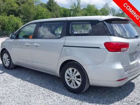 Used 2018 Kia Sedona L FWD image 3