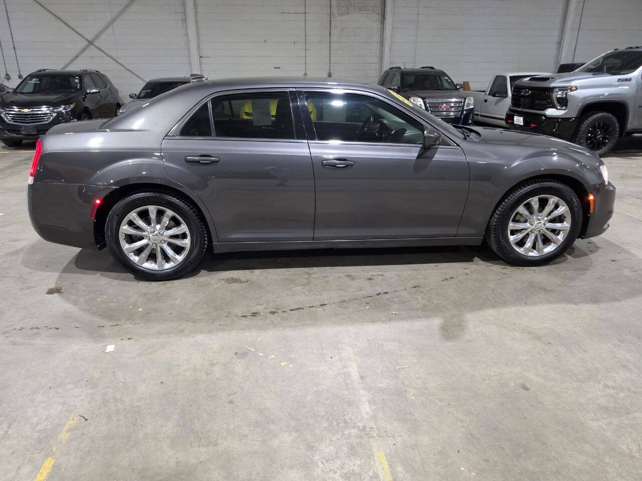 Used 2016 Chrysler 300 Limited AWD/4WD image 17