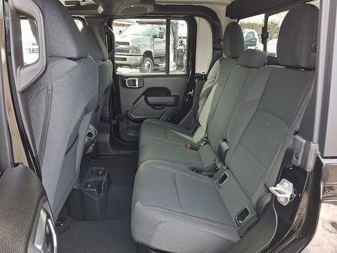 Used 2025 Jeep Gladiator Sport image 22