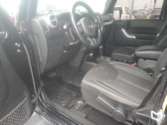 Used 2018 Jeep Wrangler Unlimited Sahara AWD/4WD image 16
