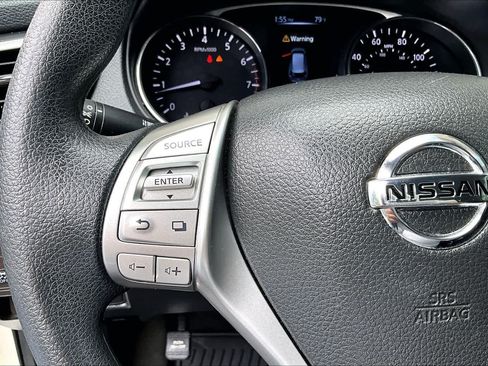 Used 2016 Nissan Rogue SV FWD image 23
