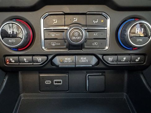 Certified 2024 Chevrolet Suburban High Country image 16