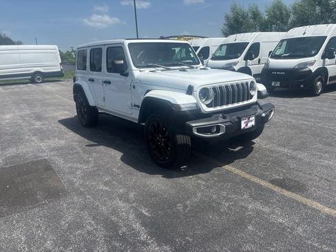 Used 2025 Jeep Wrangler Unlimited Sahara w/ Safety Group AWD/4WD image 2