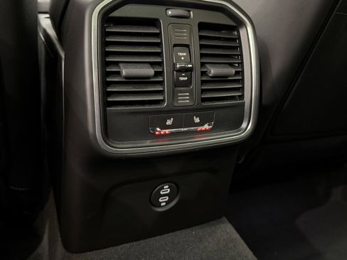 Certified 2025 Porsche Macan image 21