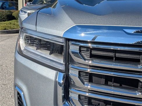 Used 2023 GMC Acadia SLT w/ Preferred Package image 11