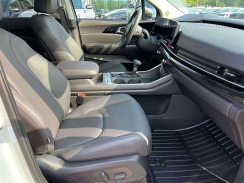 Certified 2026 Kia Carnival SX Prestige FWD image 12