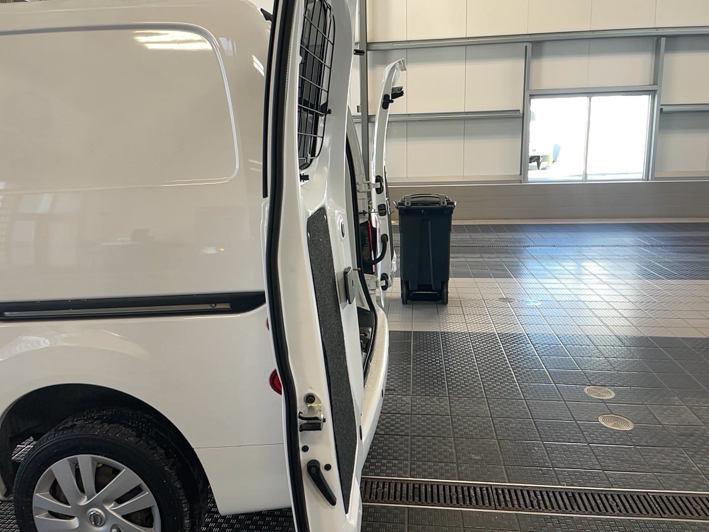 Used 2021 Nissan NV200 SV w/ Sliding Door Glass Package FWD image 9