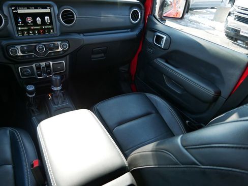 Used 2023 Jeep Wrangler Unlimited Sahara image 15