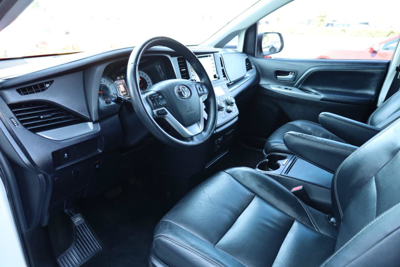 Used 2018 Toyota Sienna SE w/ SE Preferred Package FWD image 7