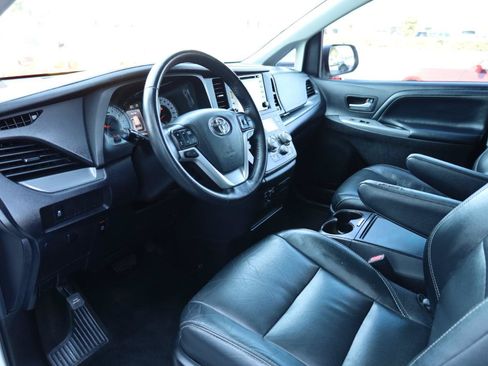 Used 2018 Toyota Sienna SE w/ SE Preferred Package FWD image 7