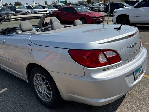 Used 2008 Chrysler Sebring Touring FWD image 4