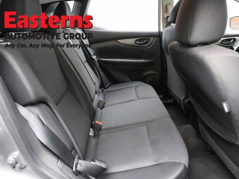 Used 2021 Nissan Rogue Sport S image 22