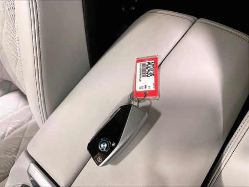 Used 2023 BMW X7 xDrive40i w/ Executive Package image 32