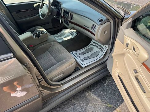 Used 2002 Chevrolet Impala w/ Preferred Equipment Group FWD image 11