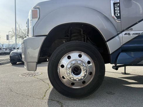 Used 2021 Ford F550 4x4 Regular Cab Super Duty w/ XLT Value Package image 23