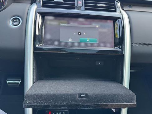 Used 2019 Land Rover Discovery HSE image 24