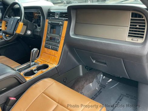 Used 2013 Lincoln Navigator 2WD image 16