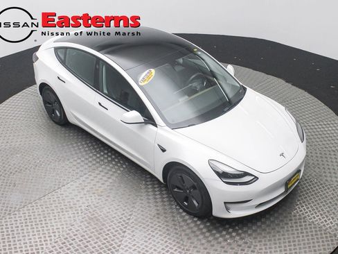 Used 2023 Tesla Model 3 Standard Range image 3