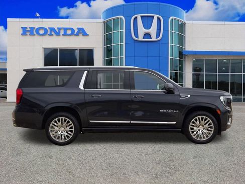 Used 2023 GMC Yukon XL Denali image 2